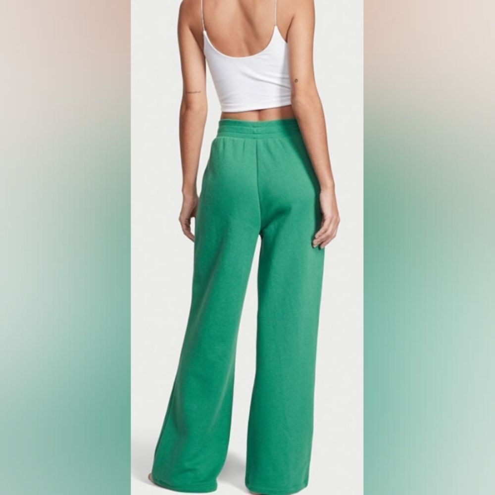 🥳 $25 NWT VS Cotton Fleece Flare Pants Green - Picture 2 of 3